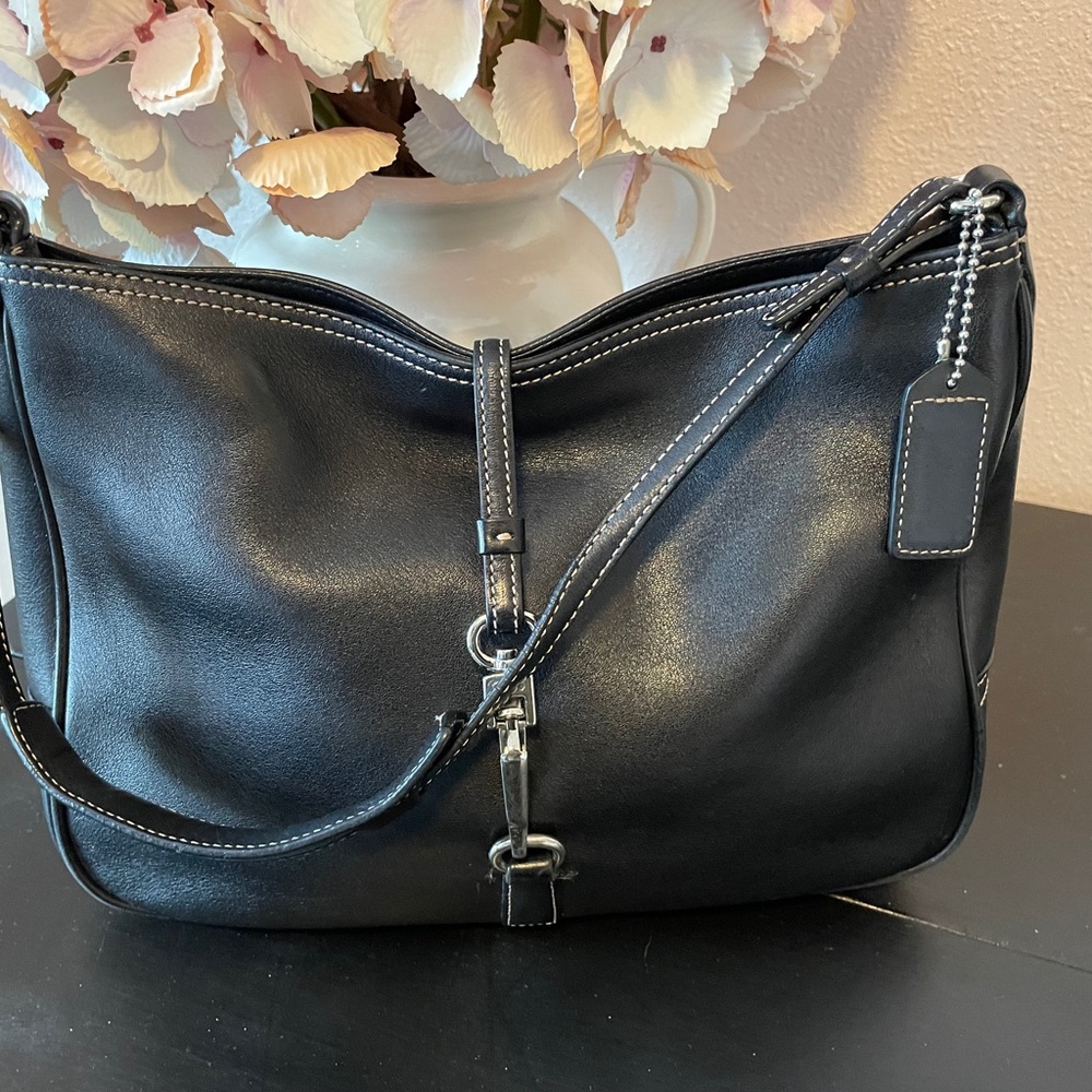Black Leather Vintage Coach Shoulder Bag with Diagonal Zipper